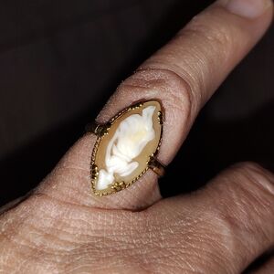 18 Karat Gold Cameo Ring (vintage)